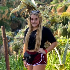 Meet your Posher, Makayla